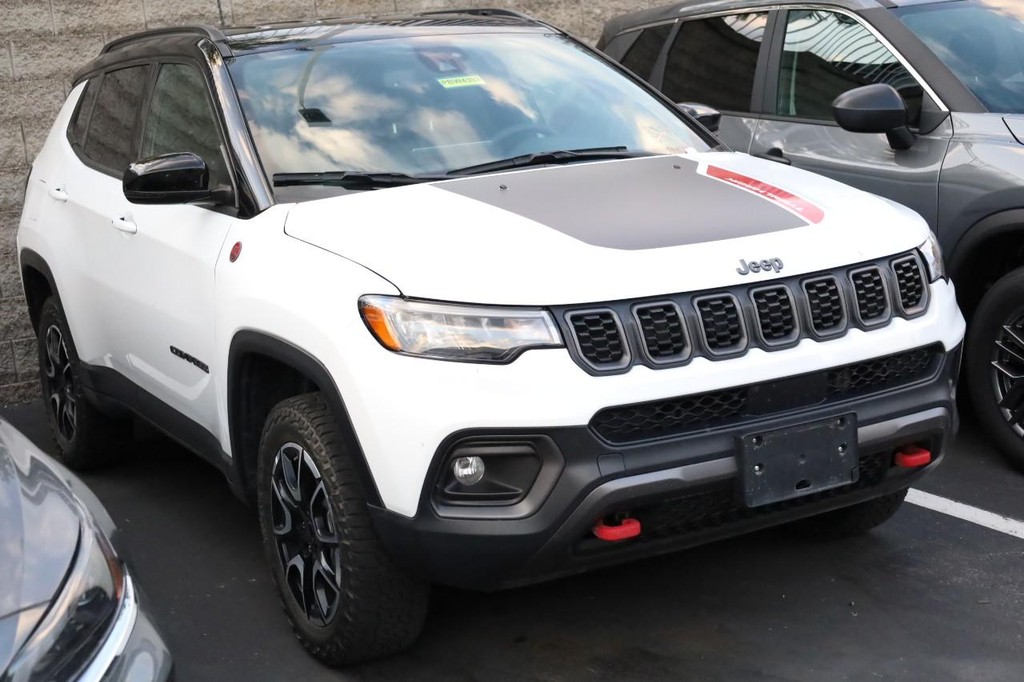 Jeep Compass Vehicle Image 02