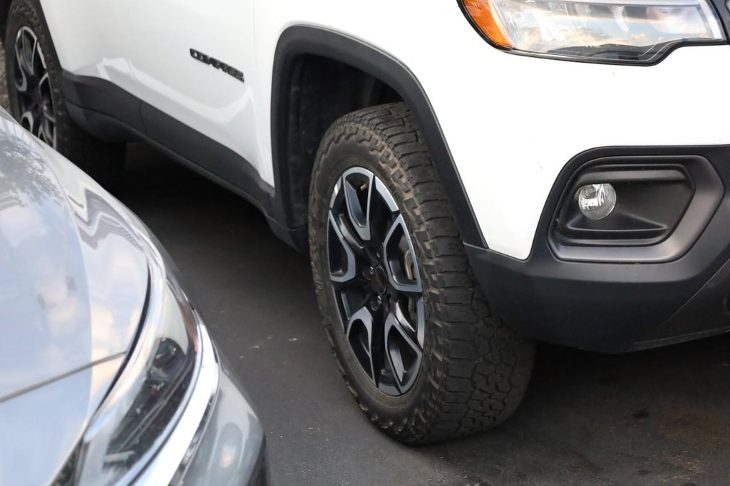 Jeep Compass Vehicle Image 03