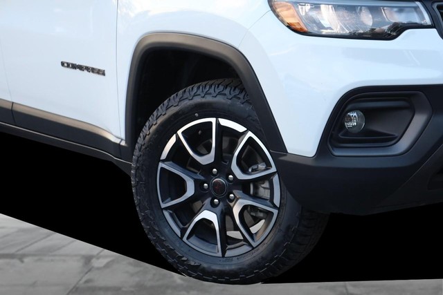 Jeep Compass Vehicle Image 03