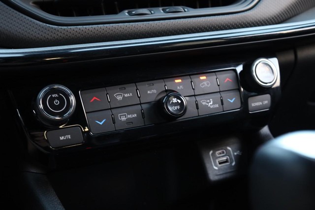 Jeep Compass Vehicle Image 13