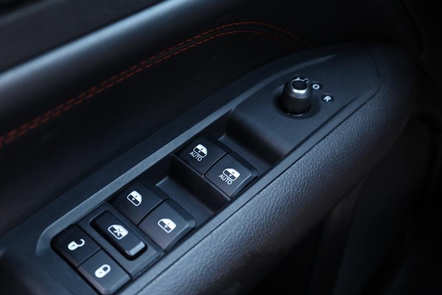 Jeep Compass Vehicle Image 17