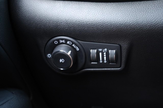 Jeep Compass Vehicle Image 18