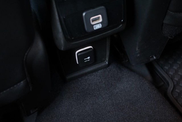 Jeep Compass Vehicle Image 21