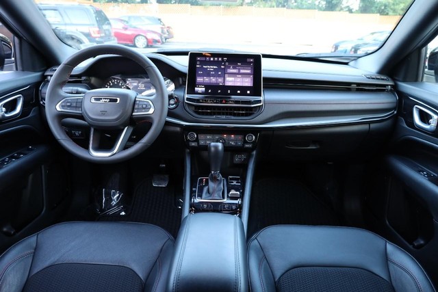 Jeep Compass Vehicle Image 22