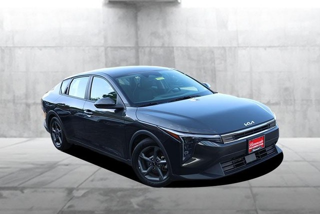 Kia K4 Vehicle Image 02