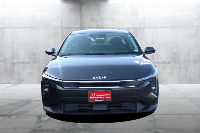 Kia K4 Vehicle Image 04
