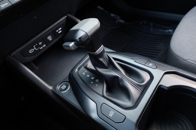 Kia K4 Vehicle Image 15