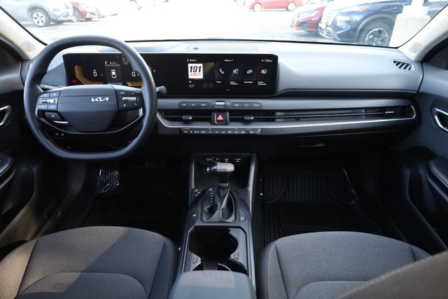 Kia K4 Vehicle Image 22