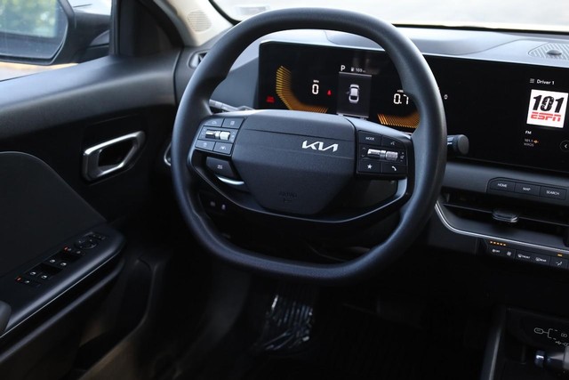 Kia K4 Vehicle Image 23