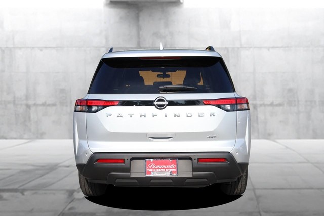 Nissan Pathfinder Vehicle Full-screen Gallery Image 6