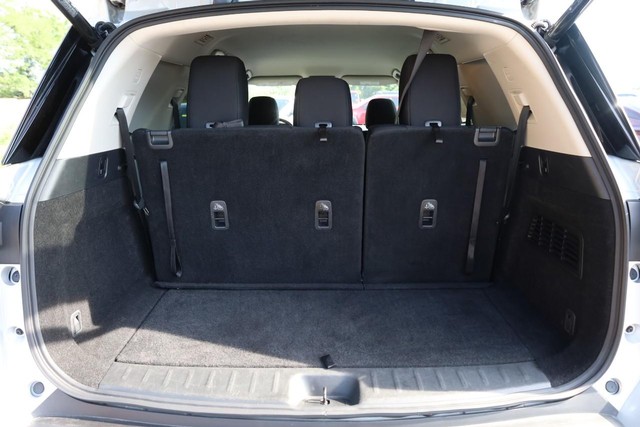 Nissan Pathfinder Vehicle Full-screen Gallery Image 7