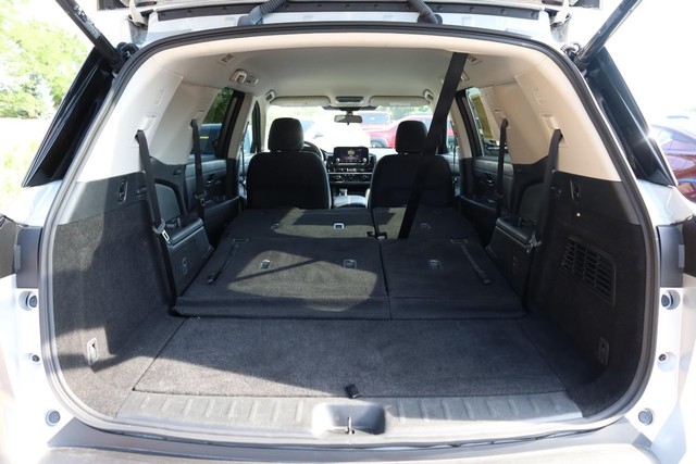 Nissan Pathfinder Vehicle Full-screen Gallery Image 9