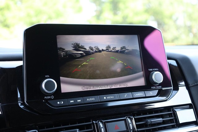 Nissan Pathfinder Vehicle Full-screen Gallery Image 14