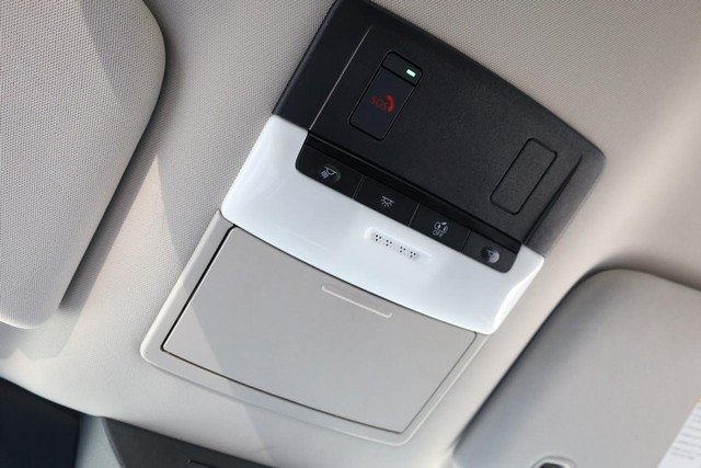 Nissan Pathfinder Vehicle Full-screen Gallery Image 18