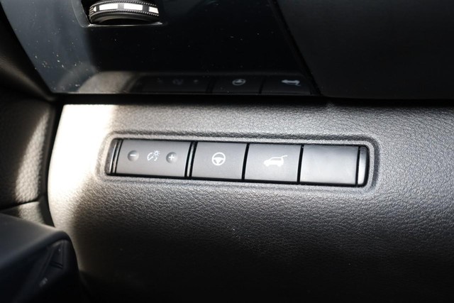 Nissan Pathfinder Vehicle Full-screen Gallery Image 20