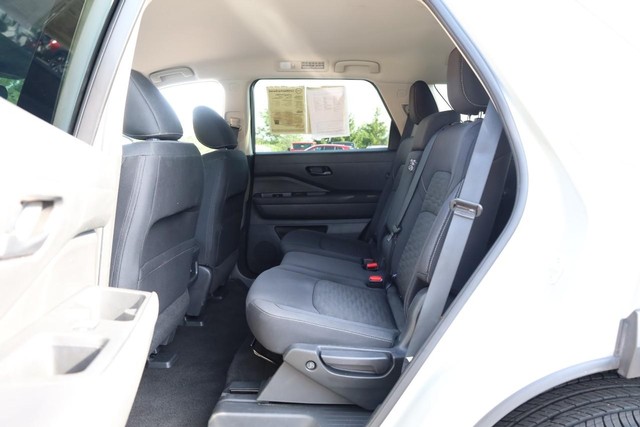 Nissan Pathfinder Vehicle Full-screen Gallery Image 22