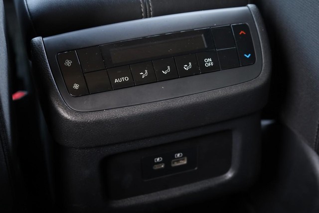 Nissan Pathfinder Vehicle Full-screen Gallery Image 23