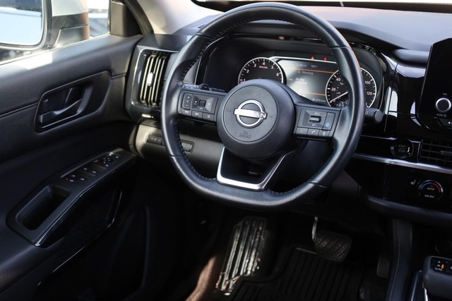 Nissan Pathfinder Vehicle Full-screen Gallery Image 25