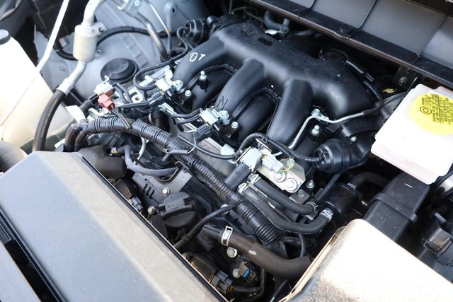 Nissan Pathfinder Vehicle Full-screen Gallery Image 28