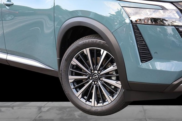 Nissan Pathfinder Vehicle Image 03