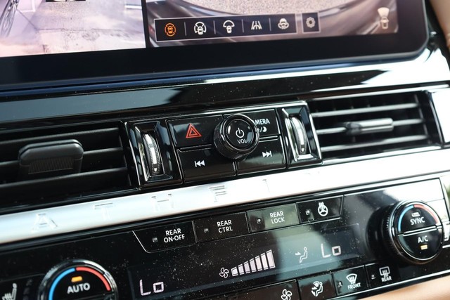Nissan Pathfinder Vehicle Image 17