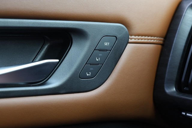 Nissan Pathfinder Vehicle Image 24