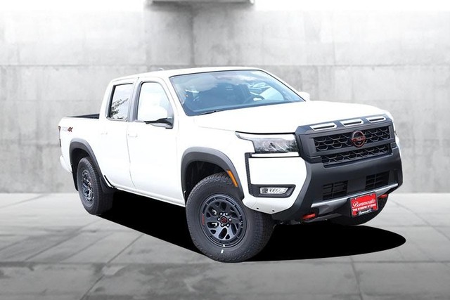 Nissan Frontier Vehicle Full-screen Gallery Image 2
