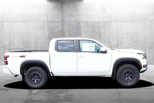 Nissan Frontier Vehicle Full-screen Gallery Image 5