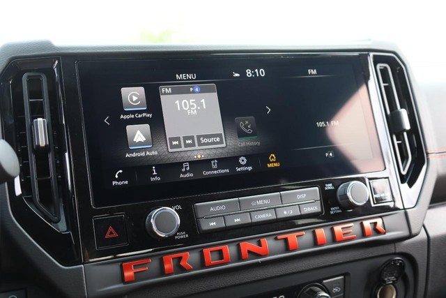 Nissan Frontier Vehicle Full-screen Gallery Image 11