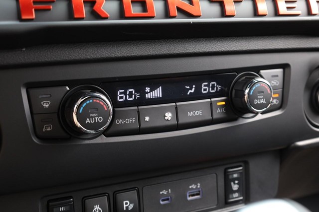 Nissan Frontier Vehicle Full-screen Gallery Image 13
