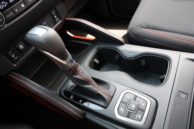 Nissan Frontier Vehicle Full-screen Gallery Image 16