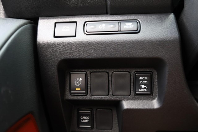 Nissan Frontier Vehicle Full-screen Gallery Image 19