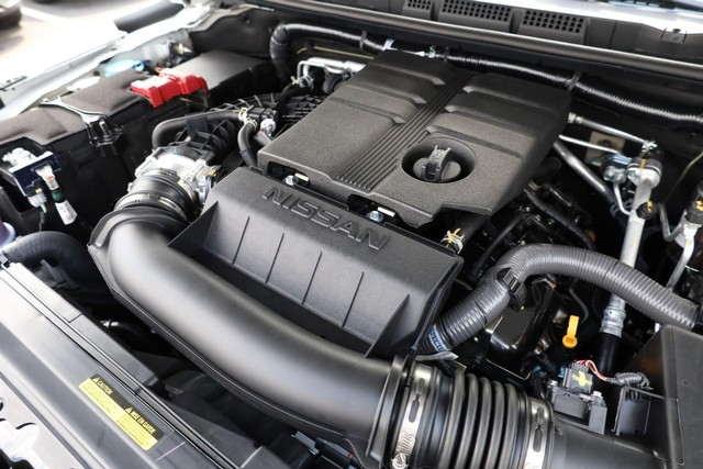 Nissan Frontier Vehicle Full-screen Gallery Image 26
