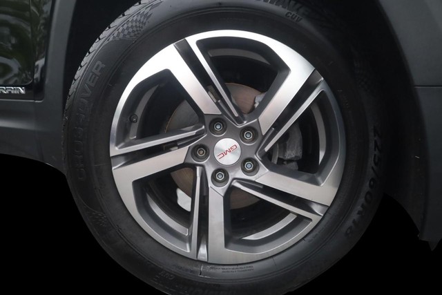 GMC Terrain Vehicle Full-screen Gallery Image 04