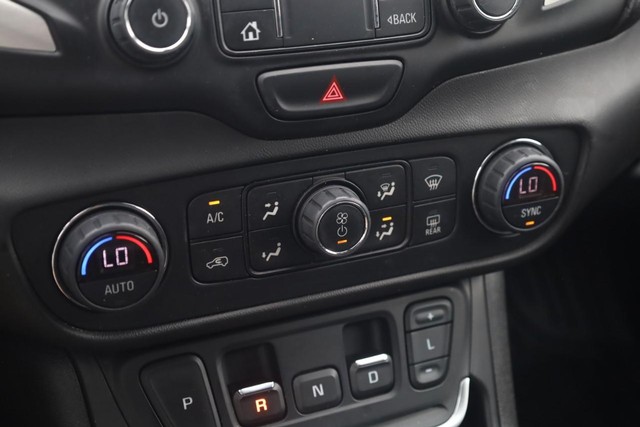GMC Terrain Vehicle Full-screen Gallery Image 18