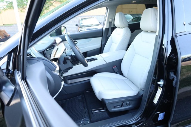 Nissan Murano Vehicle Full-screen Gallery Image 8