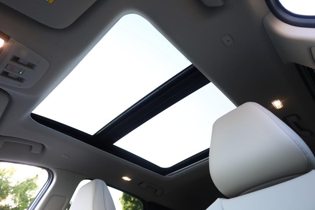Nissan Murano Vehicle Full-screen Gallery Image 9