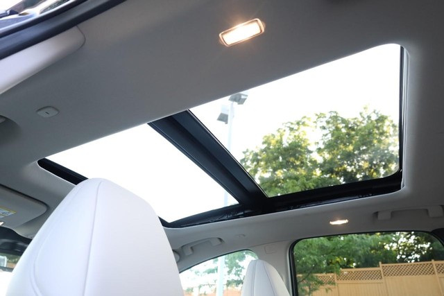 Nissan Murano Vehicle Full-screen Gallery Image 10
