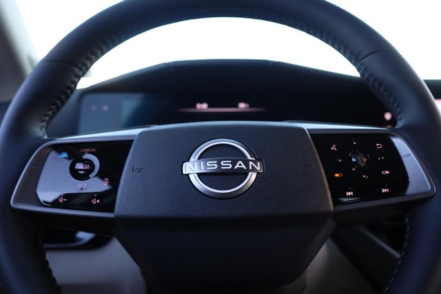 Nissan Murano Vehicle Full-screen Gallery Image 11