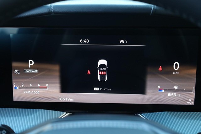 Nissan Murano Vehicle Full-screen Gallery Image 12