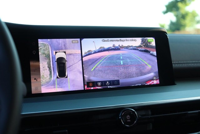 Nissan Murano Vehicle Full-screen Gallery Image 15
