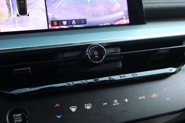 Nissan Murano Vehicle Full-screen Gallery Image 16