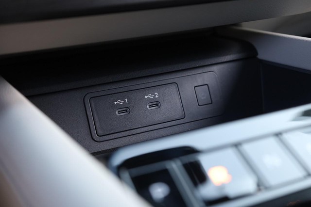 Nissan Murano Vehicle Full-screen Gallery Image 18