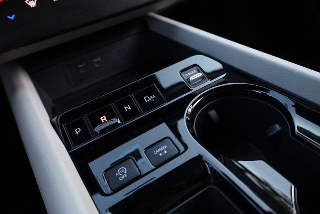 Nissan Murano Vehicle Full-screen Gallery Image 19