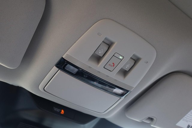 Nissan Murano Vehicle Full-screen Gallery Image 20