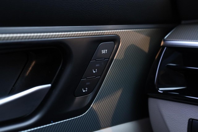 Nissan Murano Vehicle Full-screen Gallery Image 22