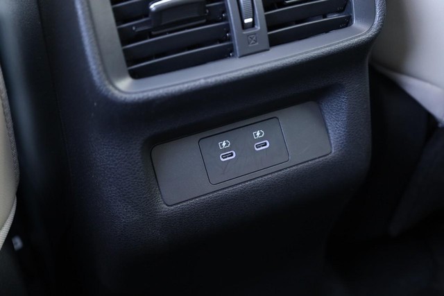 Nissan Murano Vehicle Full-screen Gallery Image 26