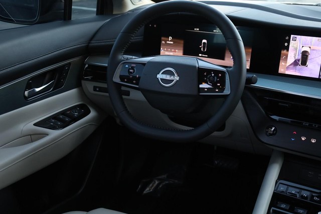 Nissan Murano Vehicle Full-screen Gallery Image 28