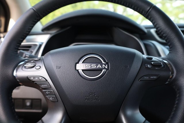 Nissan Murano Vehicle Full-screen Gallery Image 9