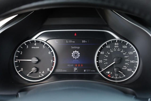 Nissan Murano Vehicle Full-screen Gallery Image 10